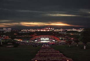 夜幕夕阳 相得益彰